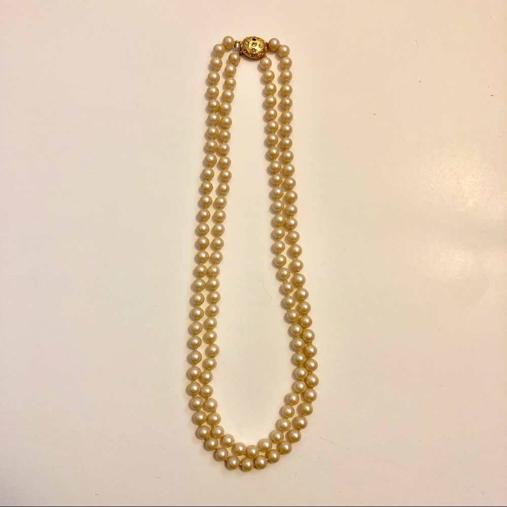 Pearl Necklace with Detailed Gold Clasp
